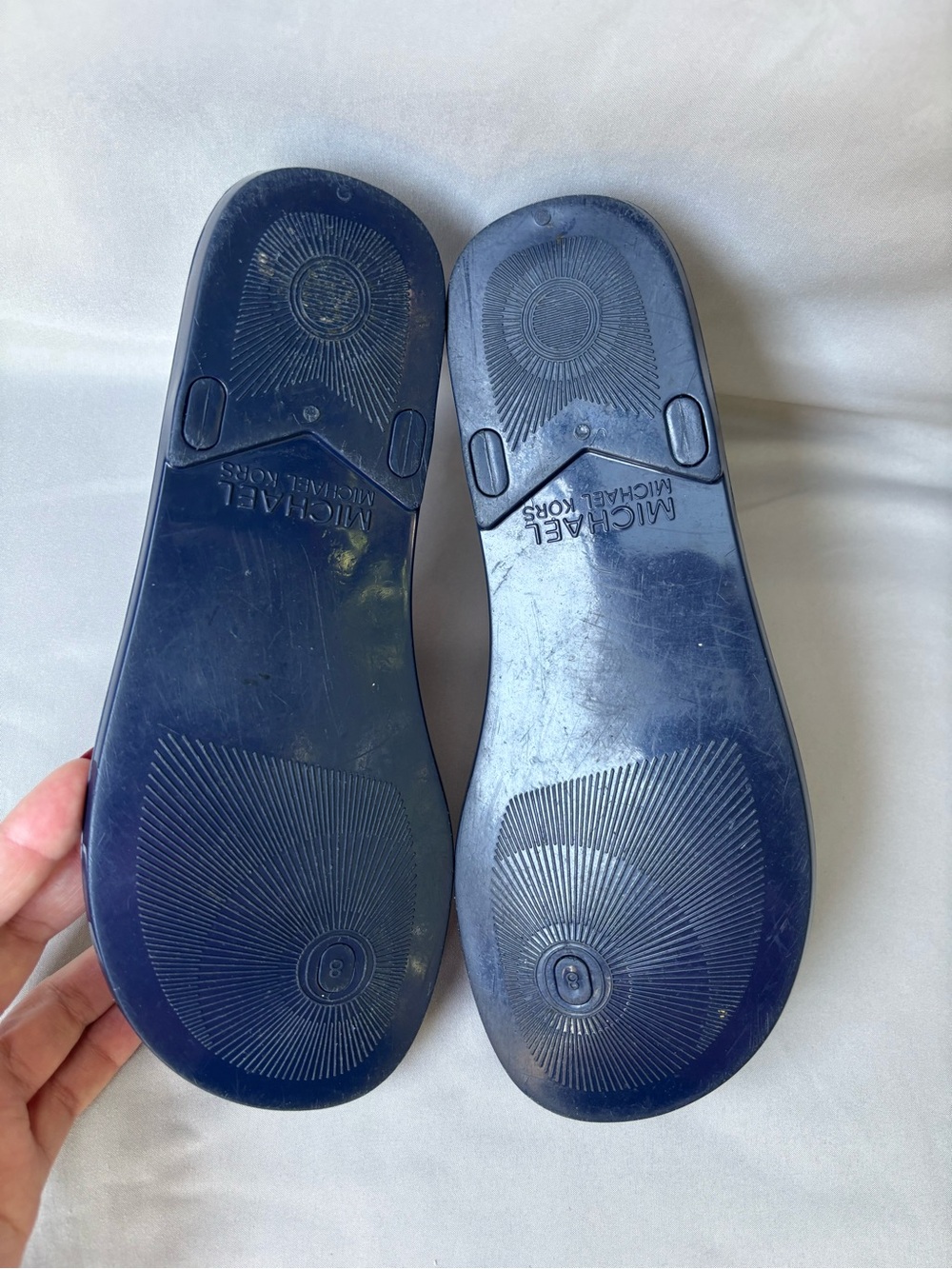Michael Kors Navy Jelly Thong Sandals with Gold MK Logo Size 8 - Picture 4 of 9